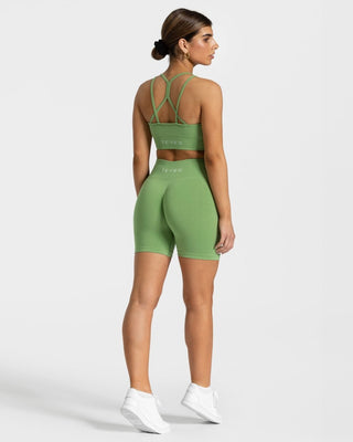 Zeitlose Scrunch Short „Olive“